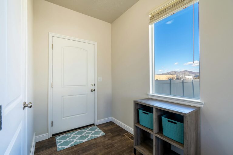 Simple Ways to Organize Your Entryway for a Clutter-Free Home